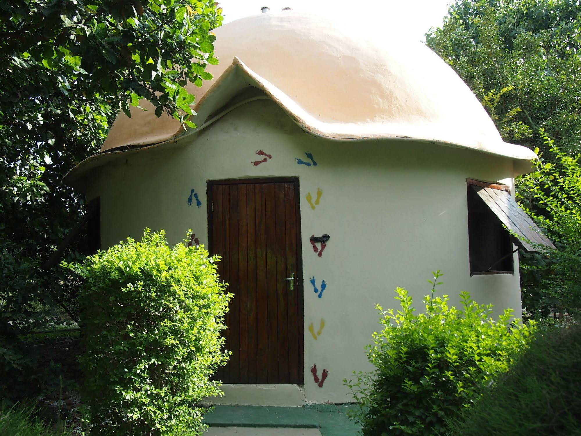 Footsteps Eco-Lodge Gunjur المظهر الخارجي الصورة